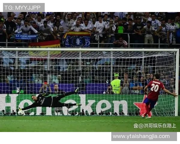 欧冠激战：里昂大胜波尔图引发争议判罚全场沸腾