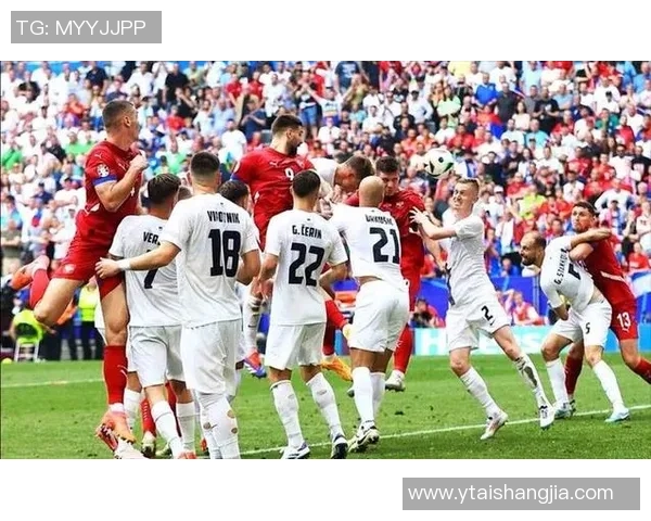 足总杯激战曼联与利物浦战平双方精彩瞬间引发全场热烈反响