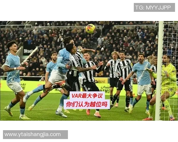 世界杯巴萨与曼城战平引发争议判罚全场沸腾的冷门时刻